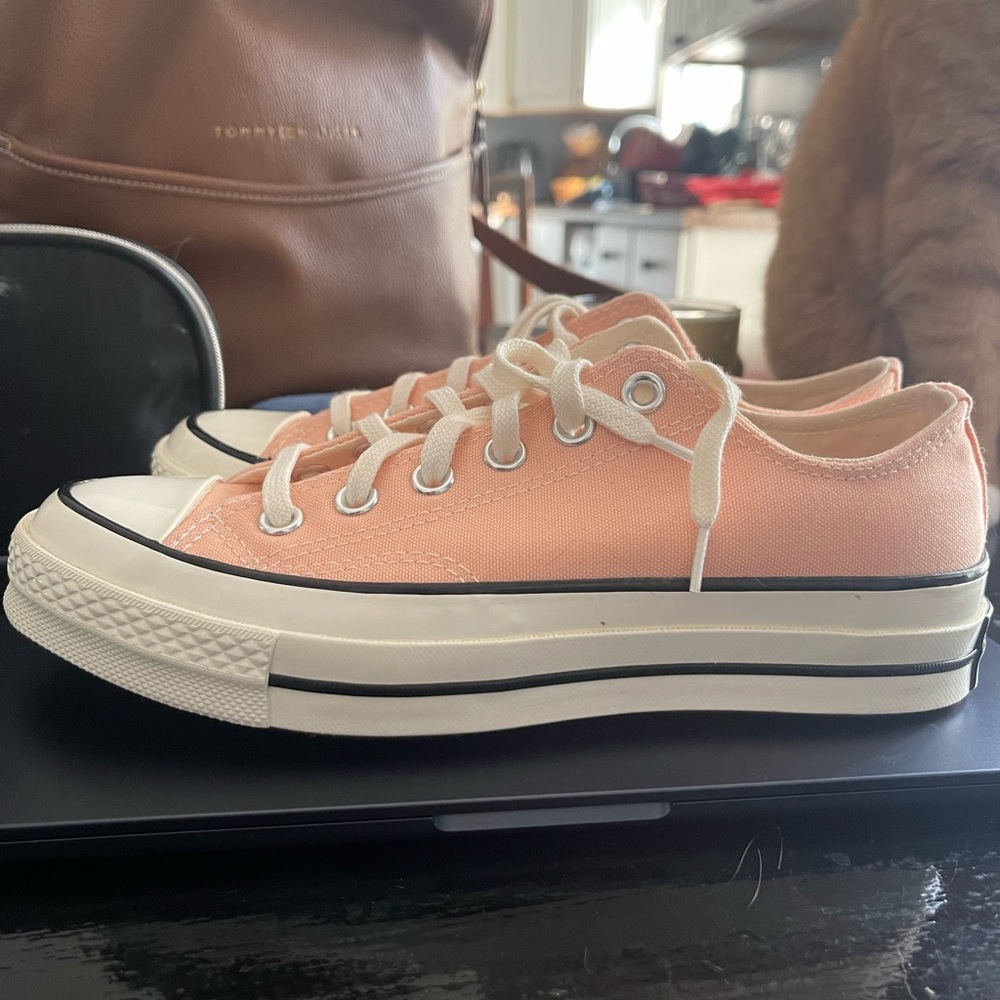 Unisex euro size 37; US size 7; light pink; Converse Chuck 70 Vintage; like new!